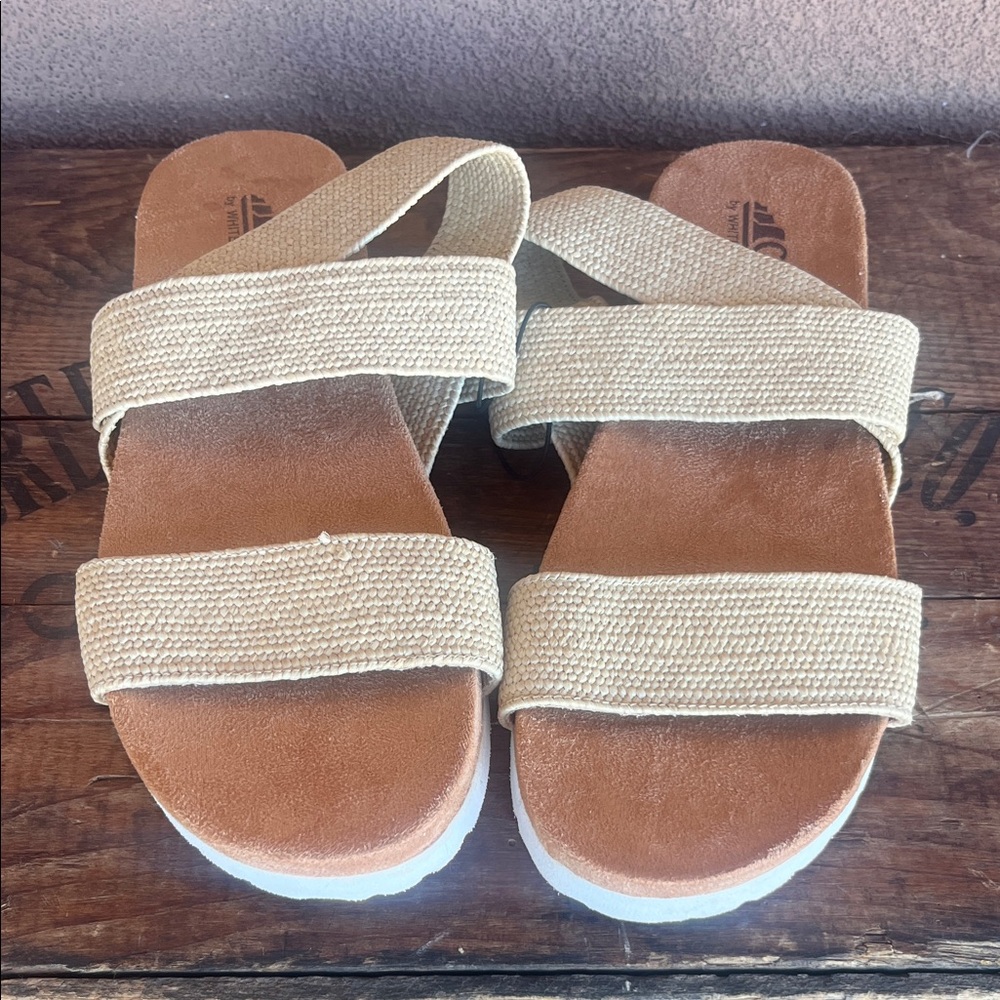 Cliffs by white mountain flats sandals NWOT